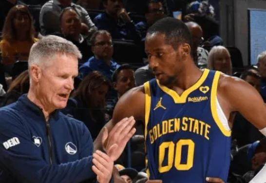 库明加不给库里传球激怒科尔 将帅关系已难以修复