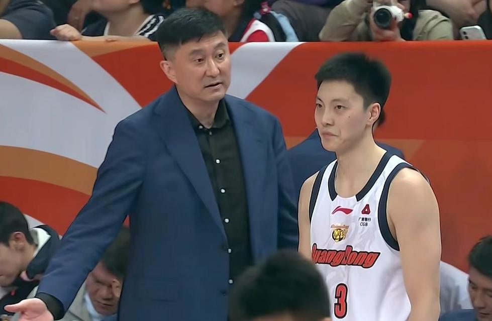 半岛体育官网-广东男篮2分惜败，被福建男篮双杀，拉科塞维奇首秀32+16徐杰12分